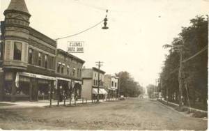Milwaukee_Avenue_looking_south_from_Cook_Street